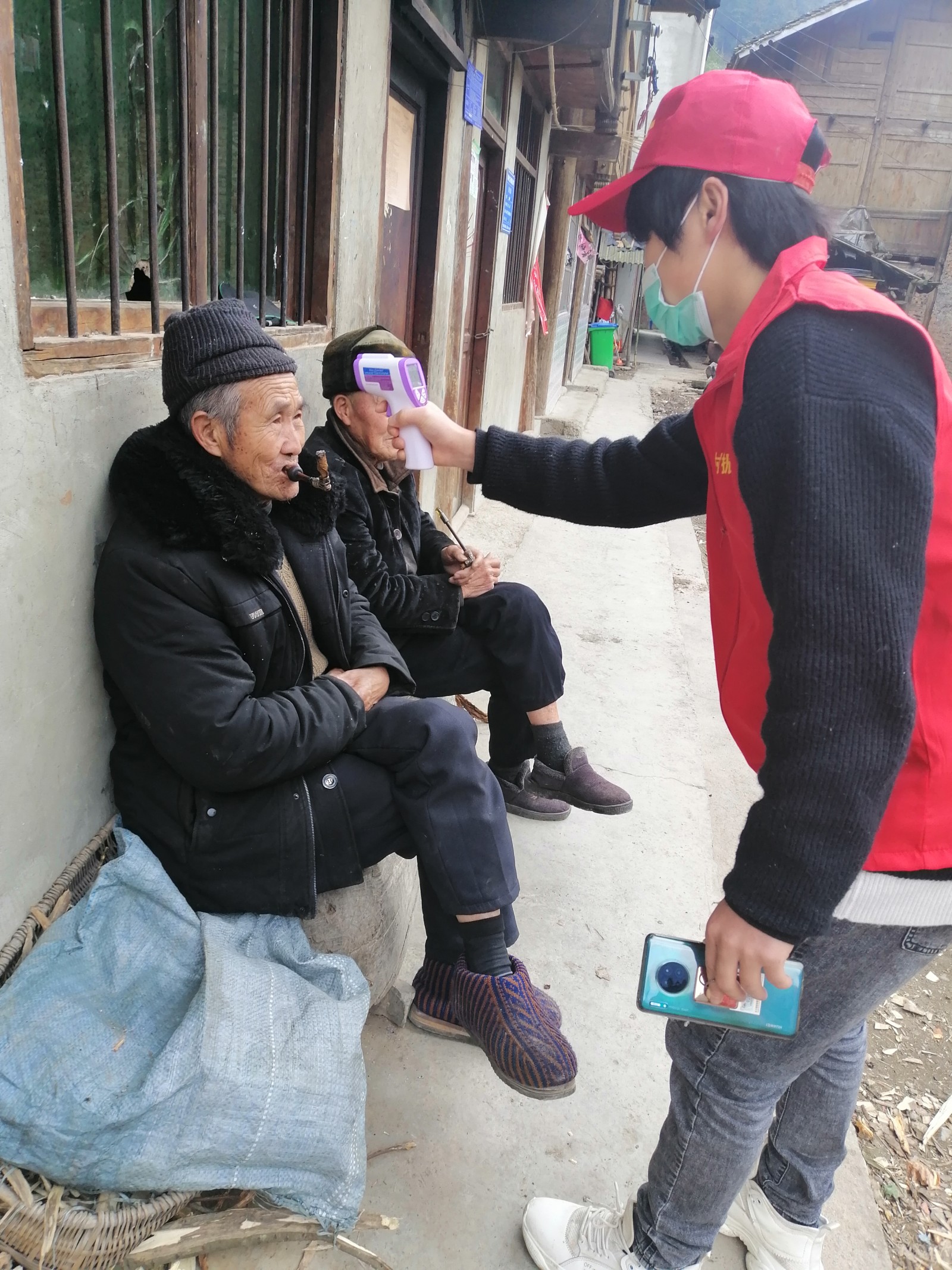 就近就地、力所能及、积极参与——  建规学院学生参与肺炎疫情防控志愿服务（十 一）